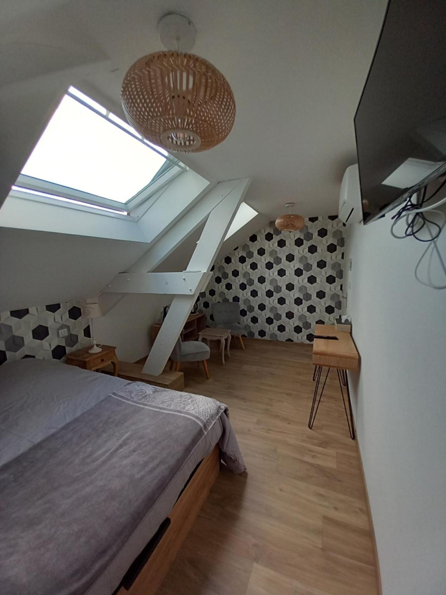 La Demeure D'Alexandra Bed & Breakfast Cholet Exterior photo